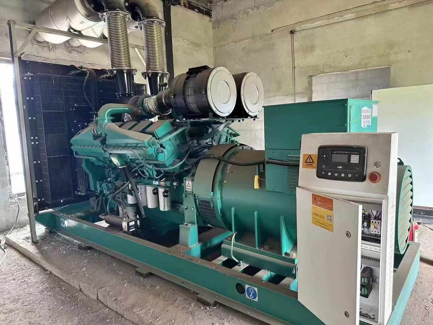 江口无功补偿装置的性能评估需要考虑哪些因素？