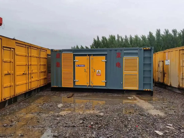 江口柴油发电机如何判断干式空气滤清器是否需要更换？